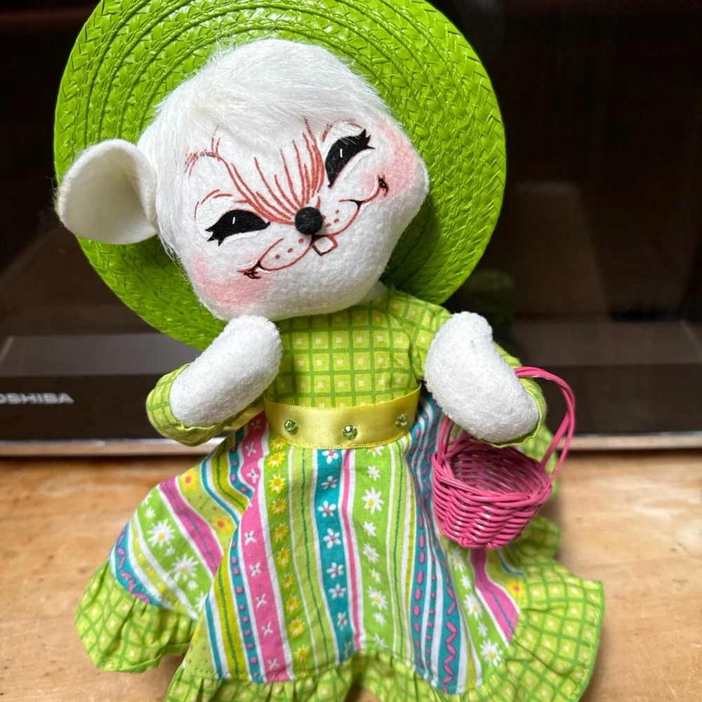 Annalee anthropomorphic Green and Pink Mouse Figurine - Picture 2 of 8